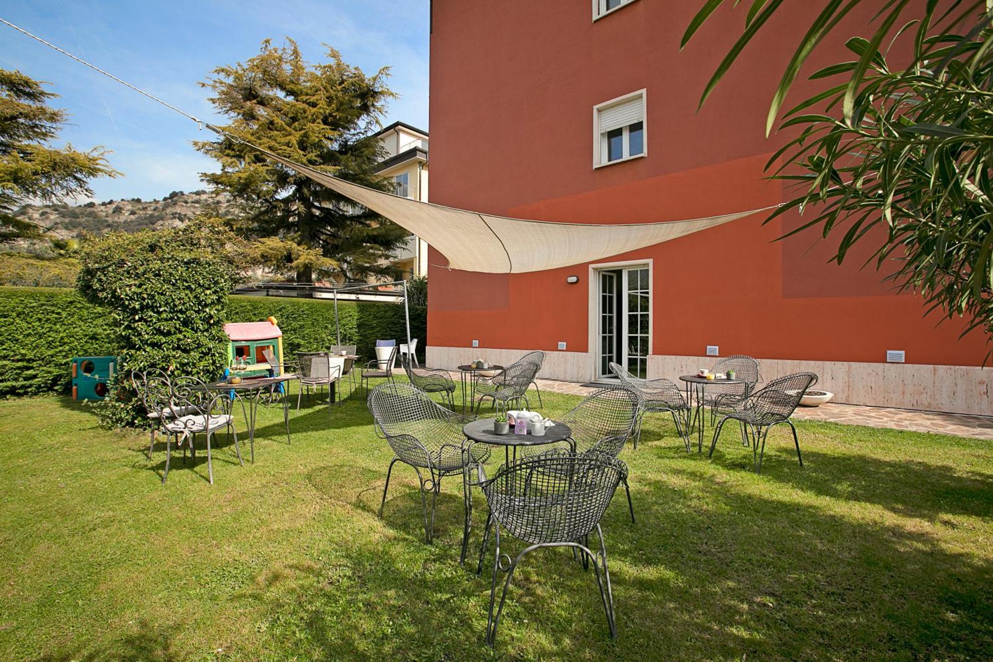 Bike & Wind Hotel Villa Maria Torbole Sul Garda Exterior foto